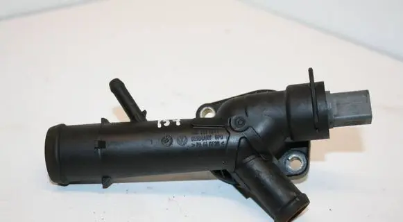 Audi A4 S4 B7 8E 8H Thermostat housing 03L121131F