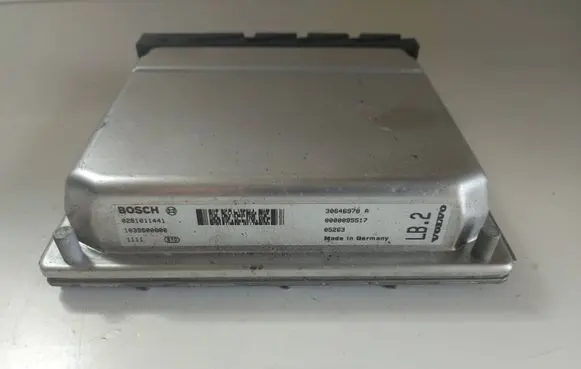 Volvo V70 Engine control unit/module 30646978A