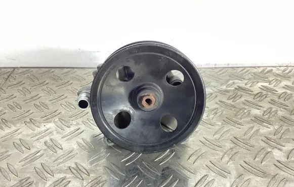 Mercedes-Benz ML W163 Power steering pump A0024668101