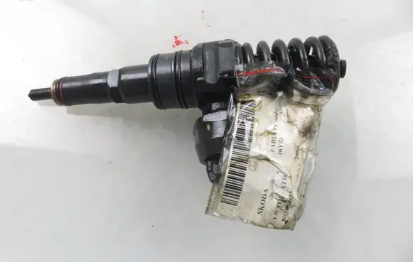 Skoda Fabia Mk1 (6Y) Fuel injector 0414720037 038130073AJ