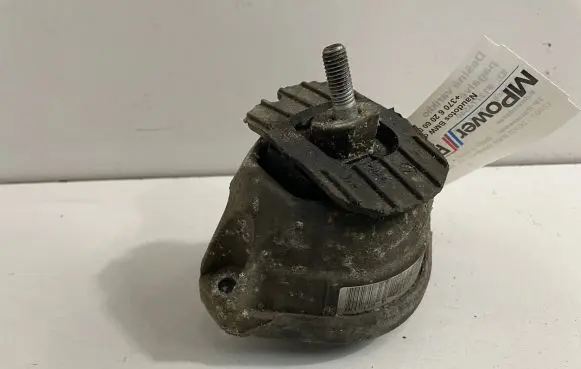 BMW 5 E60 E61 Engine mount bracket 6774620