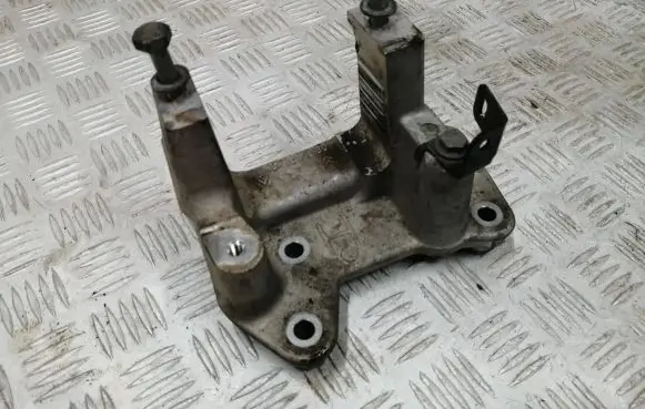 Peugeot 508 RXH Gearbox mounting bracket 9671260480