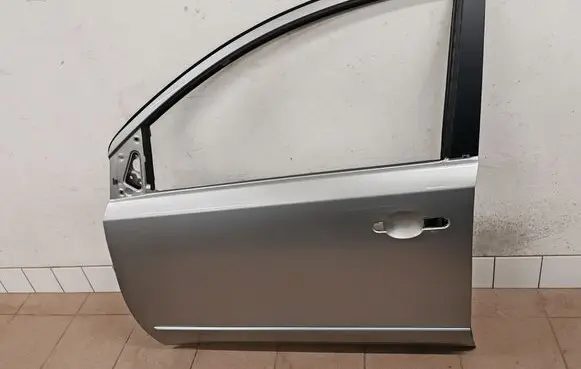 Nissan Note (E11) Front door