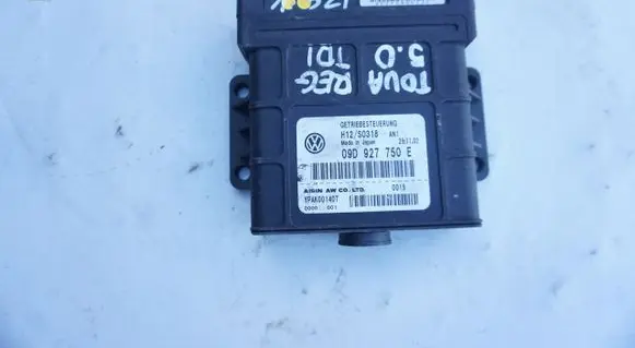 Volkswagen Touareg I Gearbox control unit/module 09D927750E