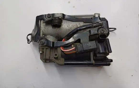 Mercedes-Benz E W213 Air suspension compressor/pump A2133200004