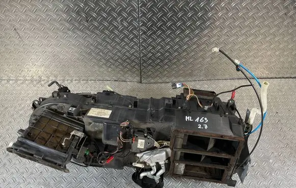 Mercedes-Benz ML W163 Interior heater climate box assembly A1638301762