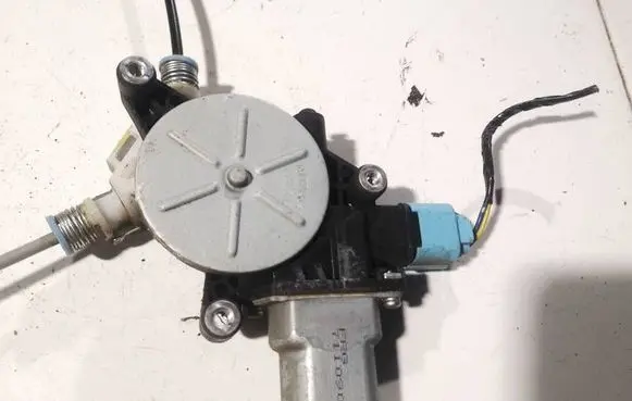 Honda FR-V Front door window regulator motor 711090