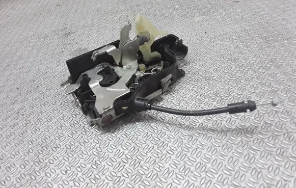 Renault Megane II Front door lock