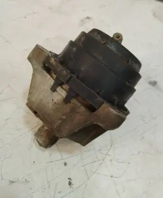BMW 7 G11 G12 Engine mount bracket 6878247 03041921033
