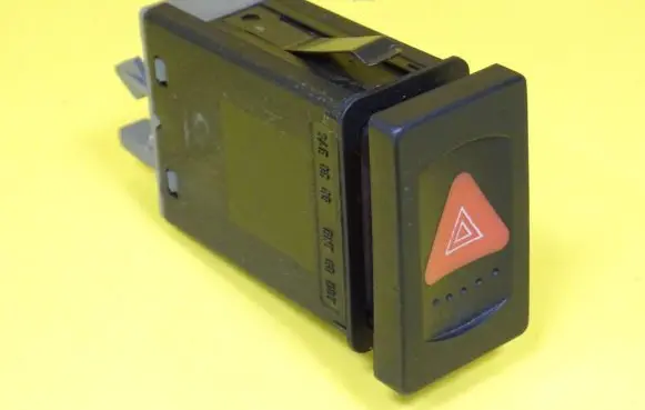 Volkswagen PASSAT B5 Hazard light switch 3B0953235B