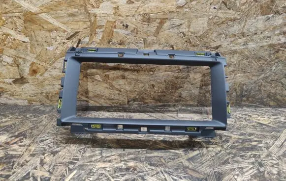 Radio/GPS head unit trim