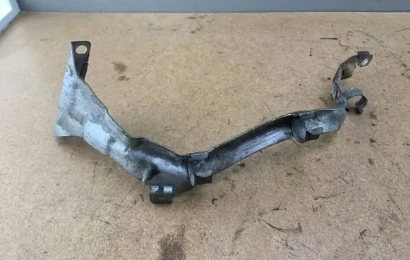BMW 1 E81 E87 Other engine bay part 7801199 12527801199