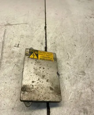 Mercedes-Benz E W211 Headlight ballast module Xenon 5DV00829000 31030205165136