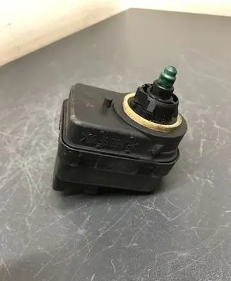 Renault Kangoo I Headlight level adjustment motor R7700424223