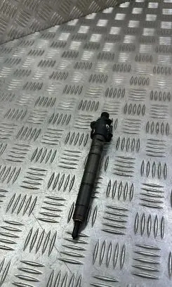 Volvo S60 Fuel injector 31272690