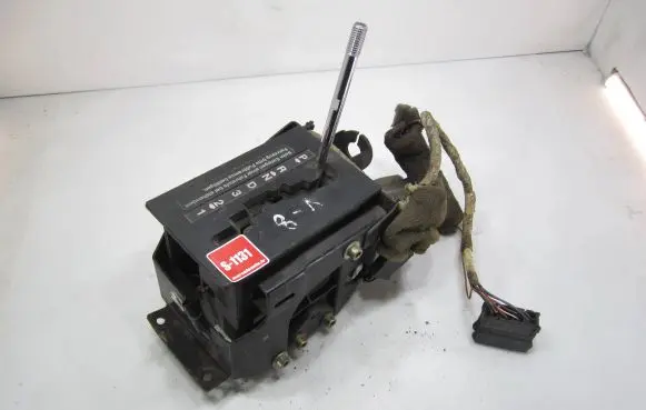 Audi V8 Gear shifter/selector 441713101D