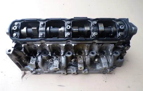 Renault Megane III Engine head 1815
