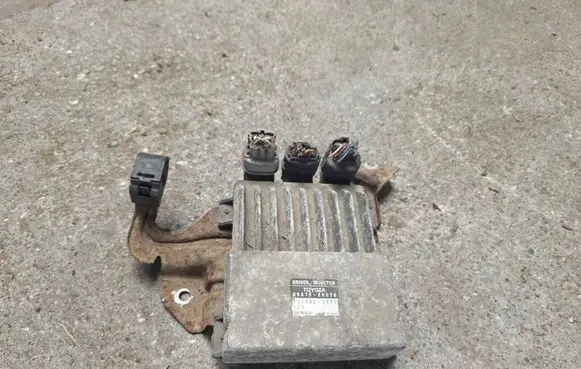 Toyota Avensis T250 Fuel injection control unit/module 8987120070