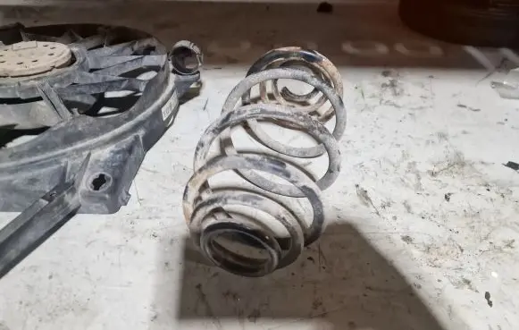 Opel Astra H Rear coil spring