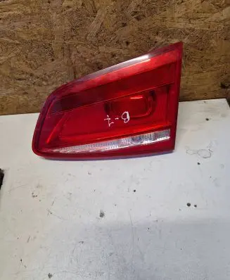 Tailgate rear/tail lights
