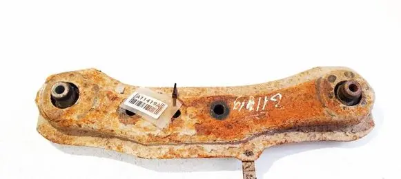 Honda CR-V Engine mount bracket