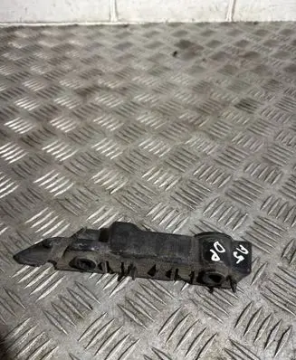 Front bumper mounting bracket