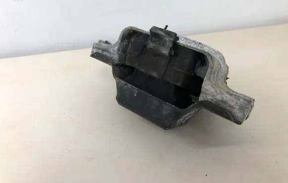Volkswagen Golf V Engine mount bracket 1K0199555