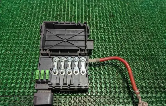 Volkswagen Golf IV Fuse module 1J0937550 1J0937550AB