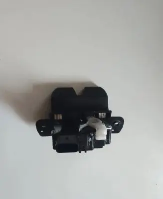 KIA Sportage Loading door lock LFZM1182