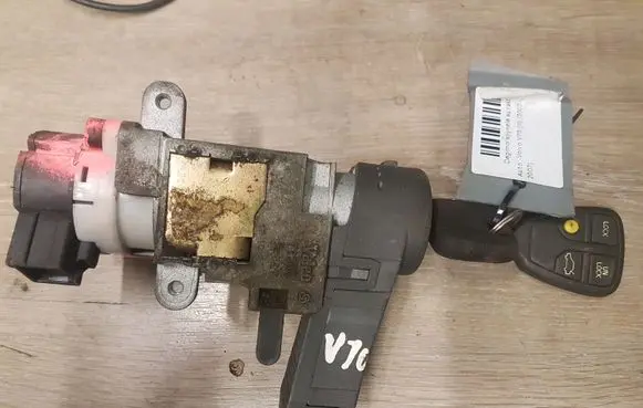 Volvo V70 Ignition lock 8626324