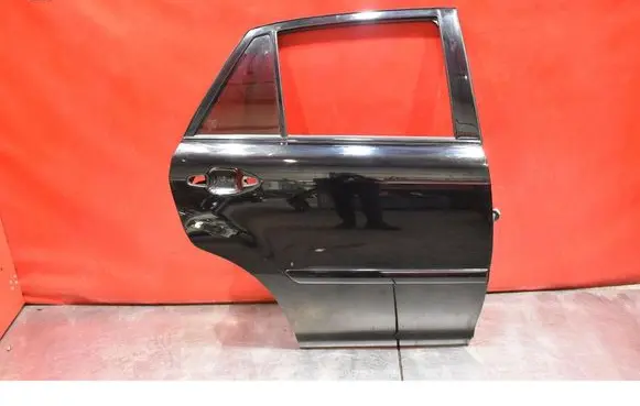 Cadillac SRX Rear door