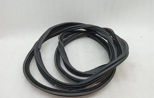 Chevrolet Corvette C7 Rubber seal front coupe door window 84006189