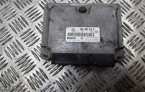 Volkswagen New Beetle Engine control unit/module 0261204935