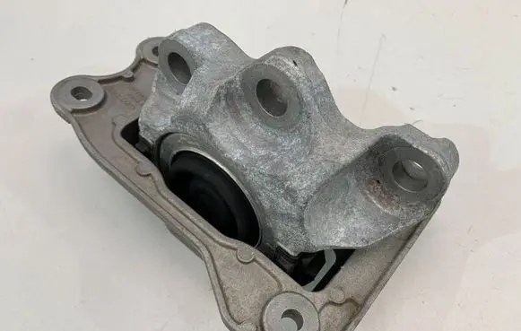 Volvo XC90 Gearbox mount 32255205
