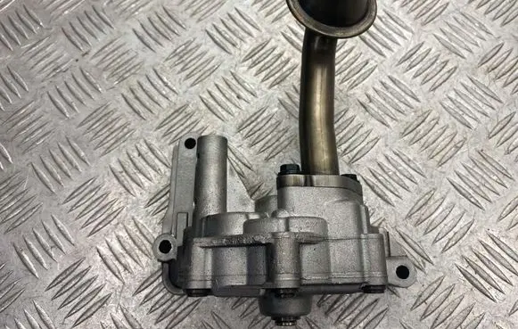 Volkswagen PASSAT B6 Oil pump 038115251B