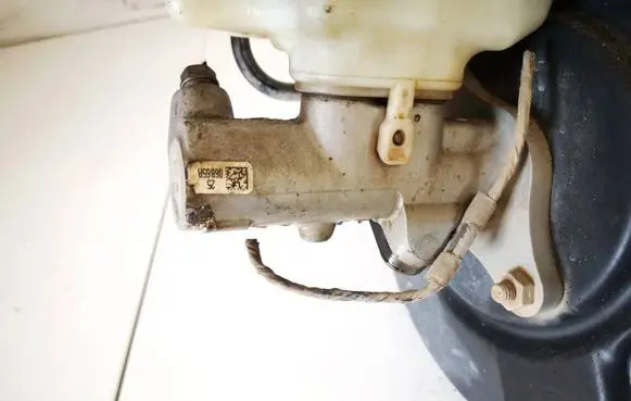 Master brake cylinder