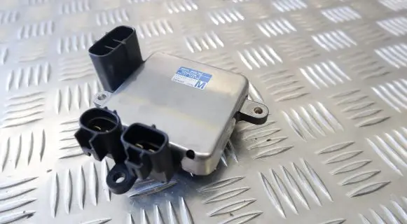 Lexus RX 330 - 350 - 400H Fan control module 8925730070 4993003300