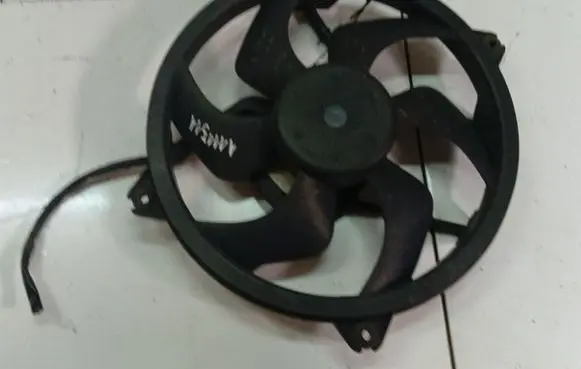 Peugeot 407 Radiator cooling fan shroud 