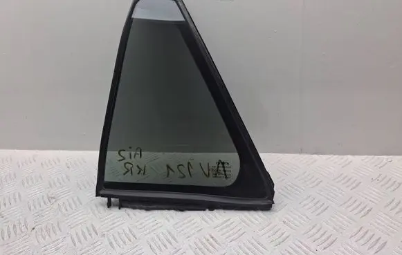 Toyota Avensis T270 Rear vent window glass 6818905070 6812405110 6818905070C