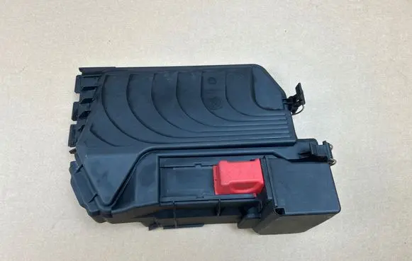 Mercedes-Benz CLA C117 X117 W117 Fuse box cover A2465400182