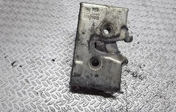 Seat Toledo I (1L) Rear door lock 1L0839015