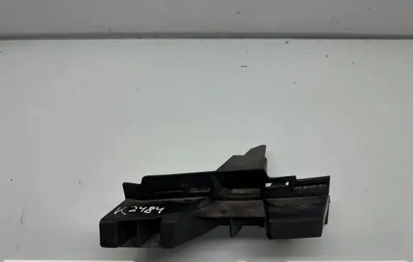 Mercedes-Benz E W212 Front bumper mounting bracket A2128852565