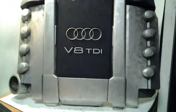 Audi A8 S8 D3 4E Engine cover (trim) 057103925