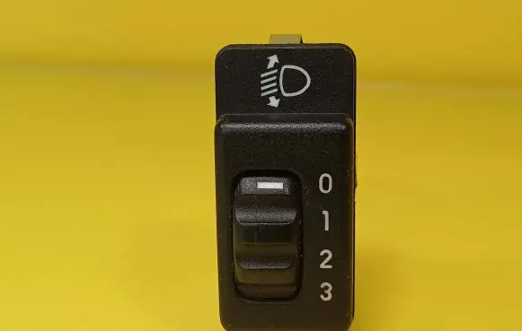 Opel Corsa B Headlight level height control switch 90270514