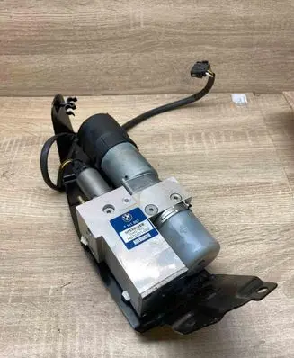 BMW 5 E60 E61 Tailgate hydraulic pump motor 7111867 HB70401002