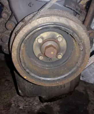 Mazda 323 Crankshaft pulley NENUSTASTYTA