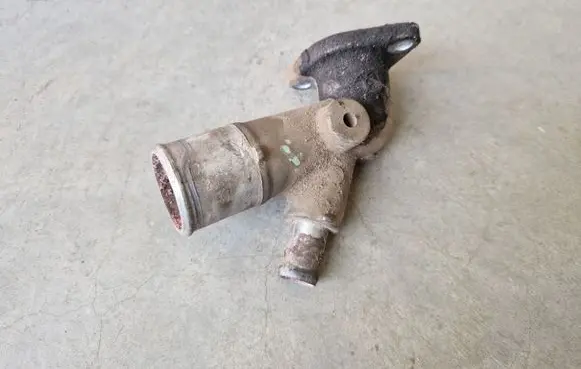 Engine coolant pipe/hose