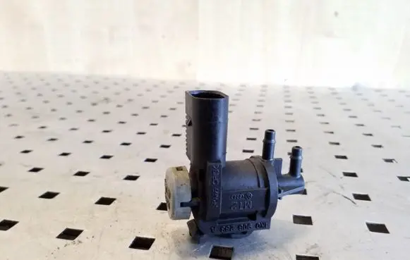 Volkswagen Golf Plus Vacuum valve 1K0906283A
