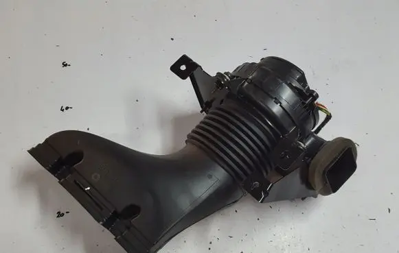 Citroen DS5 Air filter box 9670033580