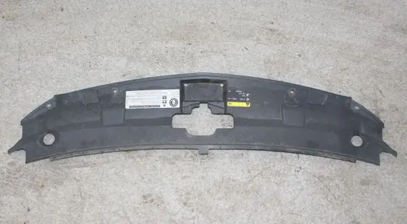 Engine bonnet/hood lock trim molding